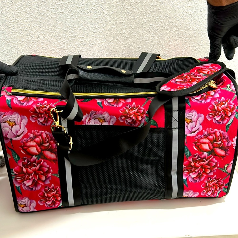 NWOT Betsey Johnson Pet Carrier Pink Floral Pets 16 Lbs Travel Shoulder Strap